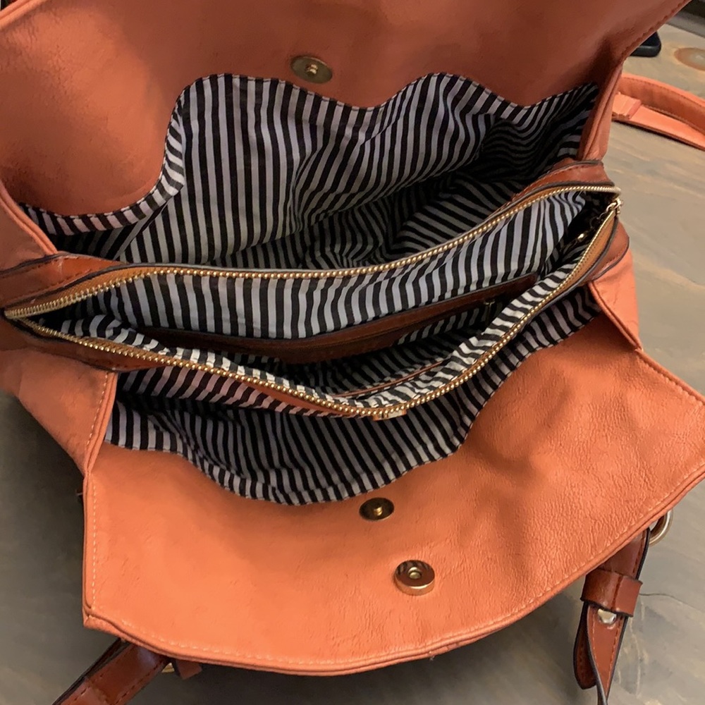 Fashion Handbag - Picture 4 of 6